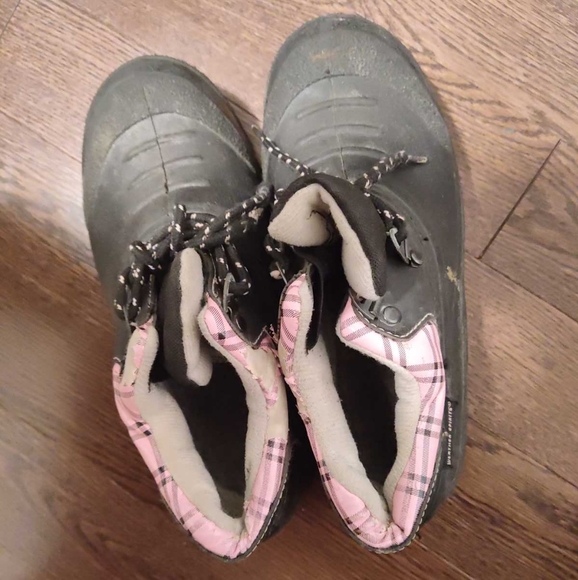 Boots - Picture 1 of 3